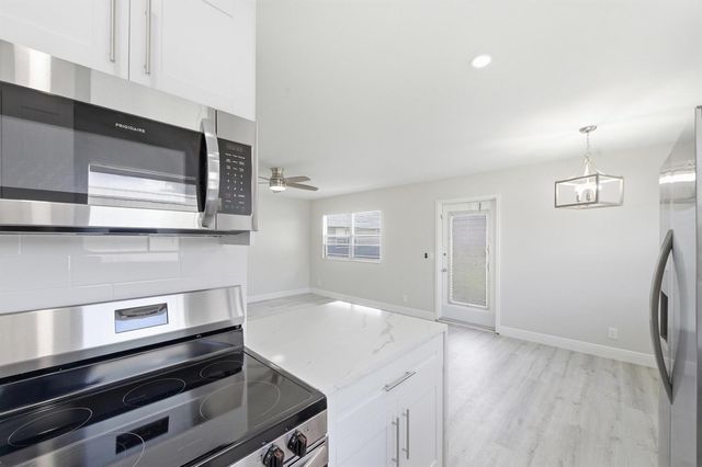 284 Flanders F, Delray Beach, FL 33484