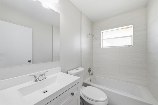 284 Flanders F, Delray Beach, FL 33484