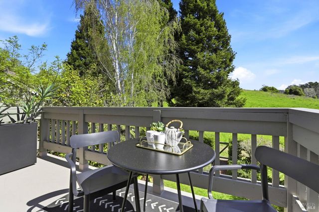 8 Partridge Dr, San Rafael, CA 94901