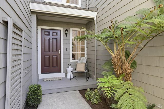 8 Partridge Dr, San Rafael, CA 94901