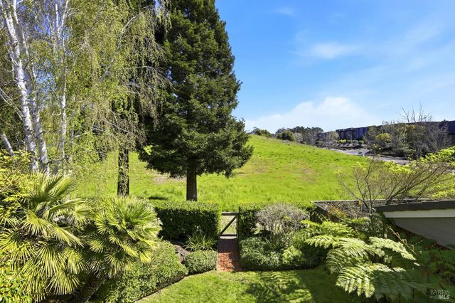 8 Partridge Dr, San Rafael, CA 94901