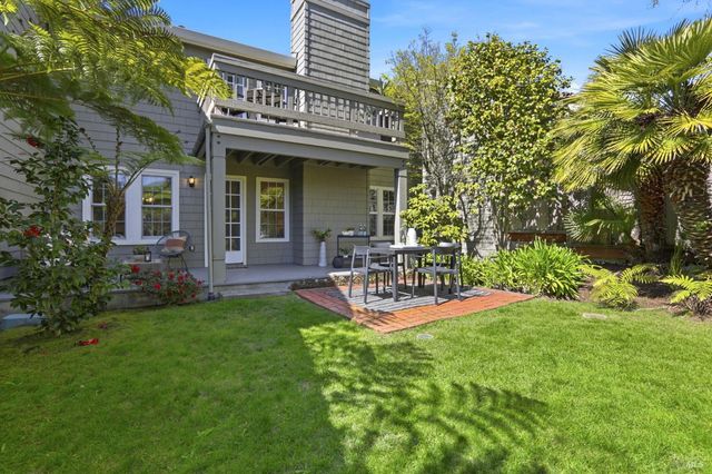 8 Partridge Dr, San Rafael, CA 94901