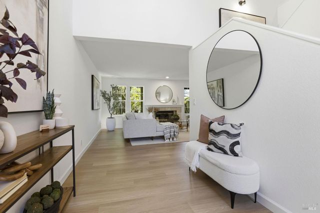 8 Partridge Dr, San Rafael, CA 94901