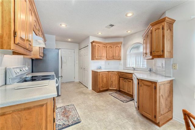 505 NW Durango Court, Blue Springs, MO 64014