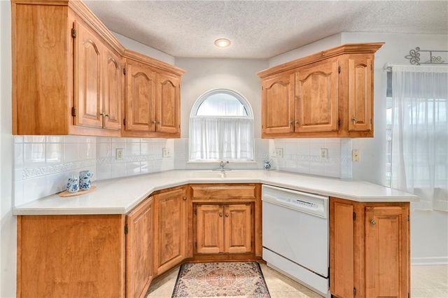 505 NW Durango Court, Blue Springs, MO 64014