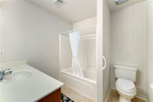 505 NW Durango Court, Blue Springs, MO 64014