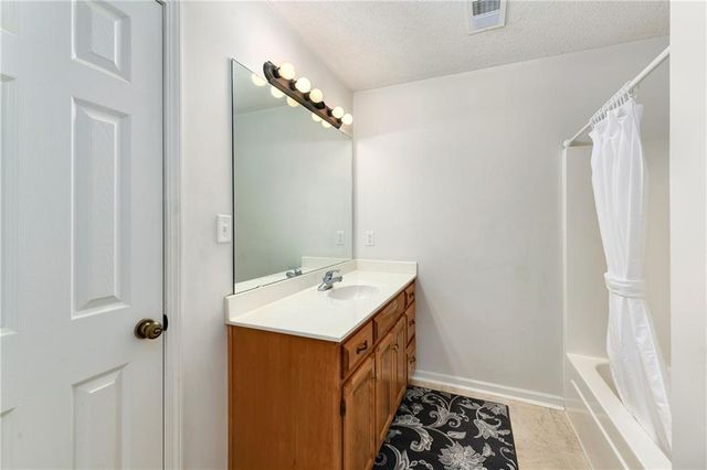 505 NW Durango Court, Blue Springs, MO 64014