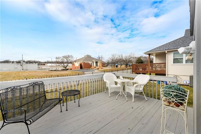 505 NW Durango Court, Blue Springs, MO 64014