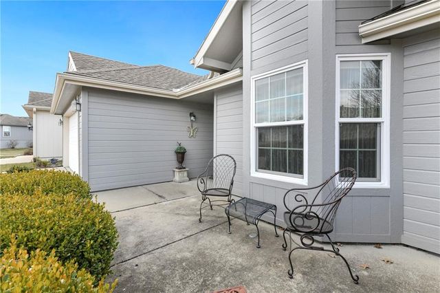 505 NW Durango Court, Blue Springs, MO 64014