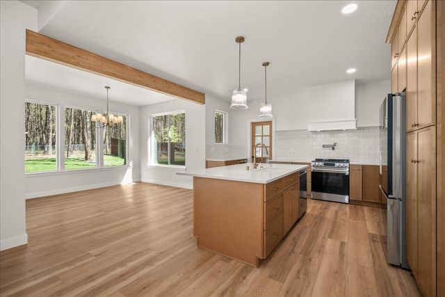 7310 W Kendick Ave, Nine Mile Falls, WA 99026