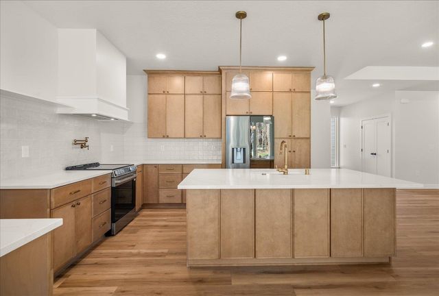 7310 W Kendick Ave, Nine Mile Falls, WA 99026