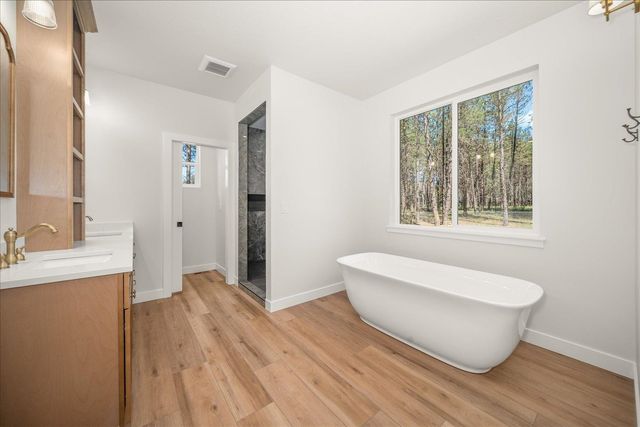 7310 W Kendick Ave, Nine Mile Falls, WA 99026