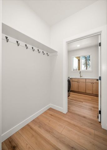 7310 W Kendick Ave, Nine Mile Falls, WA 99026