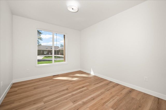 7310 W Kendick Ave, Nine Mile Falls, WA 99026