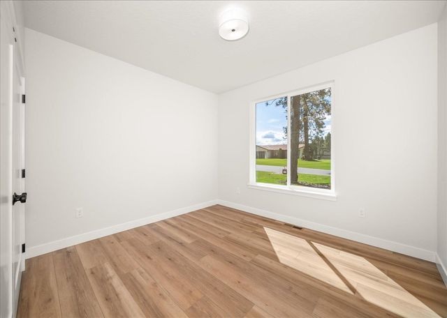 7310 W Kendick Ave, Nine Mile Falls, WA 99026