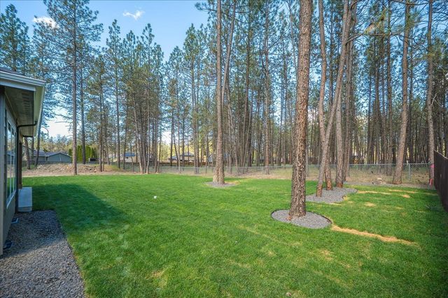 7310 W Kendick Ave, Nine Mile Falls, WA 99026