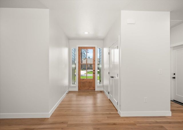 7310 W Kendick Ave, Nine Mile Falls, WA 99026