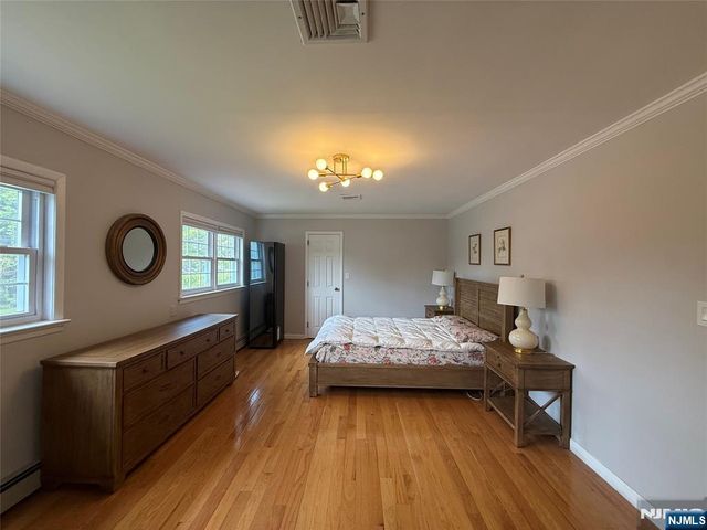 121 Newcomb, Tenafly, NJ 07670
