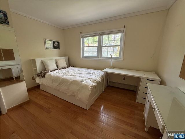 121 Newcomb, Tenafly, NJ 07670