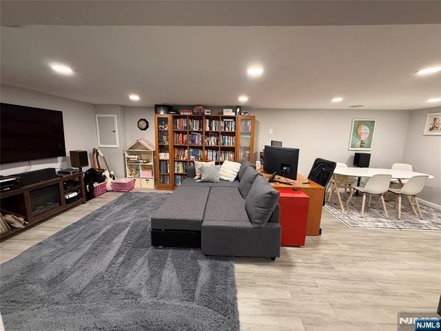 121 Newcomb, Tenafly, NJ 07670