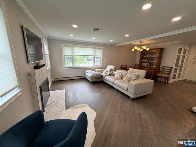 121 Newcomb, Tenafly, NJ 07670
