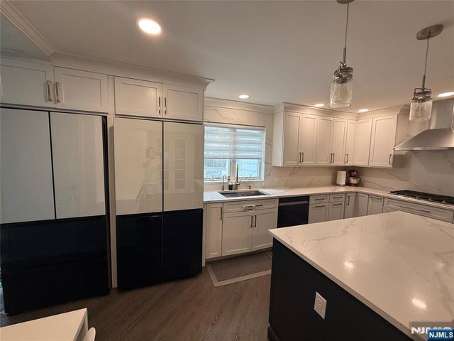 121 Newcomb, Tenafly, NJ 07670