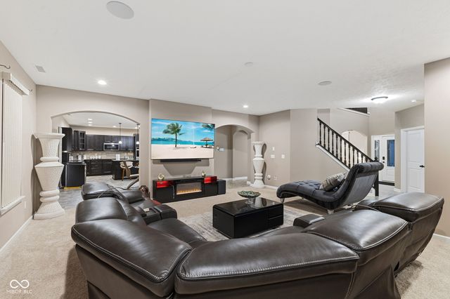 9105 Thames Drive, Avon, IN 46123