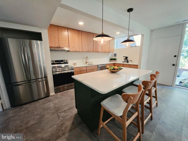 11545 MAPLE RIDGE RD, Reston, VA 20190