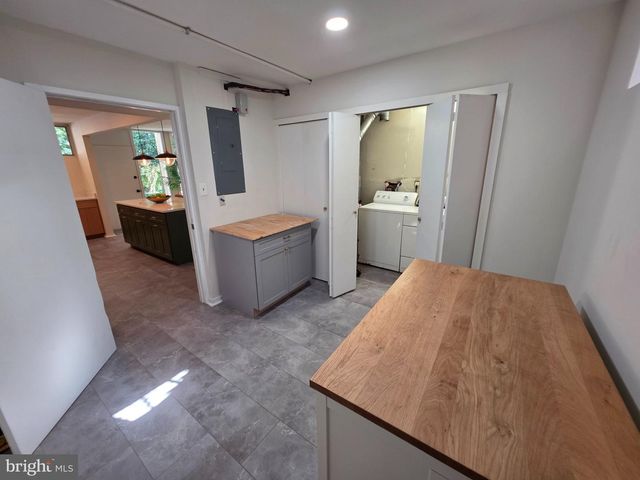 11545 MAPLE RIDGE RD, Reston, VA 20190