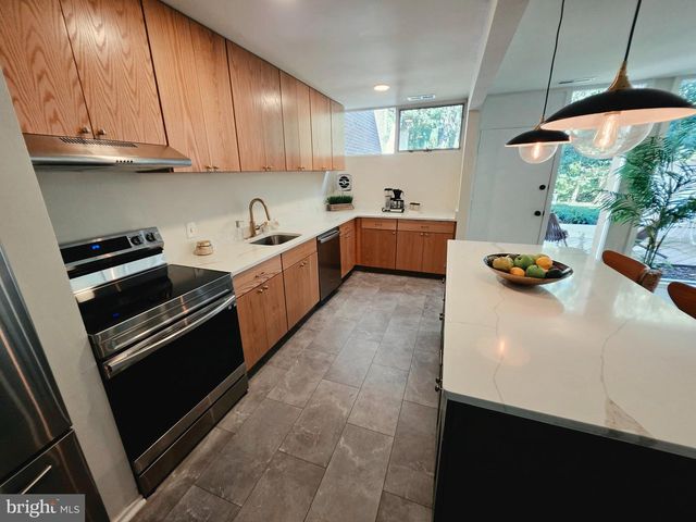 11545 MAPLE RIDGE RD, Reston, VA 20190