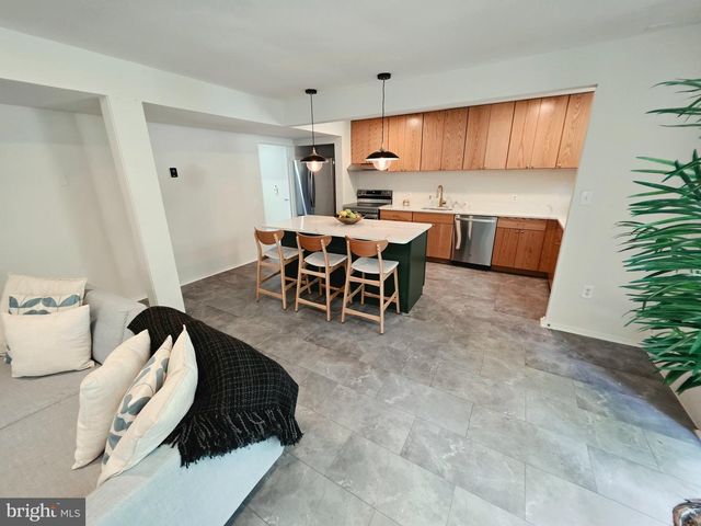 11545 MAPLE RIDGE RD, Reston, VA 20190
