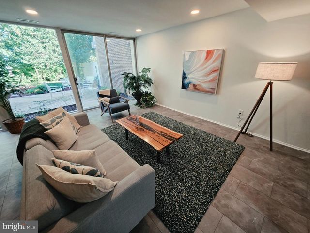 11545 MAPLE RIDGE RD, Reston, VA 20190