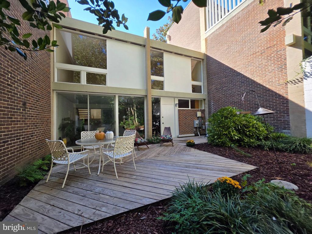 11545 MAPLE RIDGE RD, Reston, VA 20190