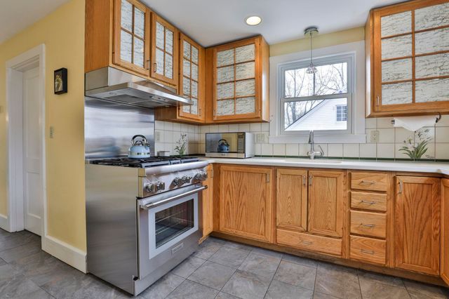 25 Eastman Street, Nashua, NH 03060