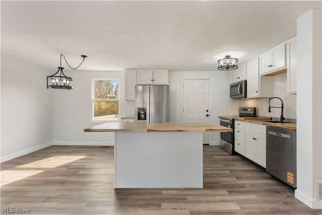 350 Silver Meadows Drive, Kent, OH 44240