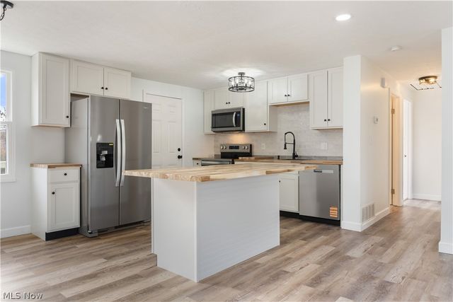 350 Silver Meadows Drive, Kent, OH 44240