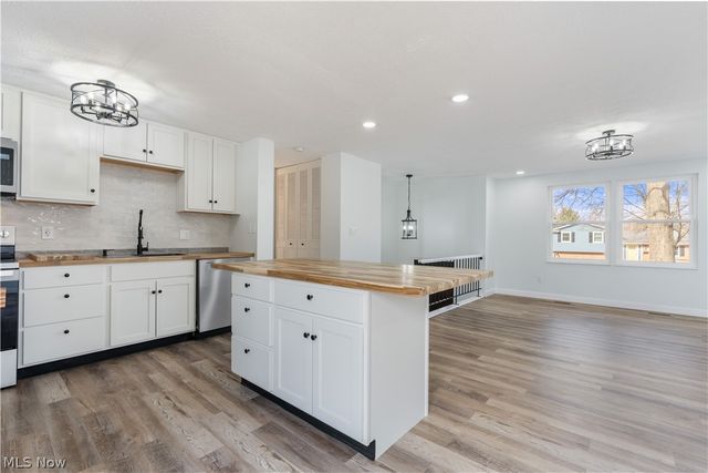 350 Silver Meadows Drive, Kent, OH 44240