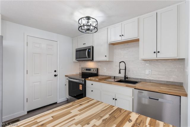 350 Silver Meadows Drive, Kent, OH 44240