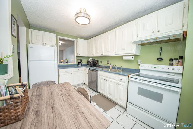 4 Georgetown Drive F, Enfield, CT 06082