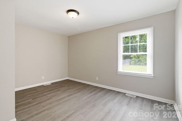 2732 Thornton Road, Charlotte, NC 28208