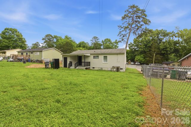 2732 Thornton Road, Charlotte, NC 28208