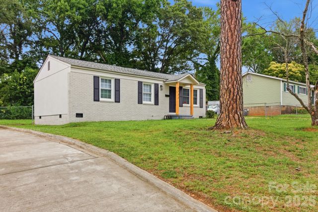 2732 Thornton Road, Charlotte, NC 28208