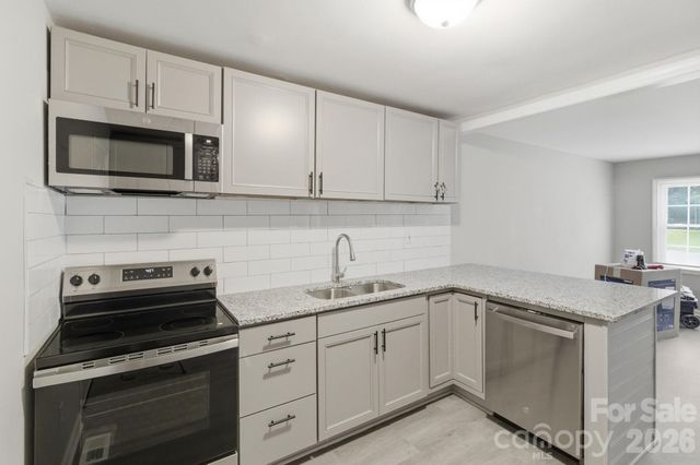 2732 Thornton Road, Charlotte, NC 28208