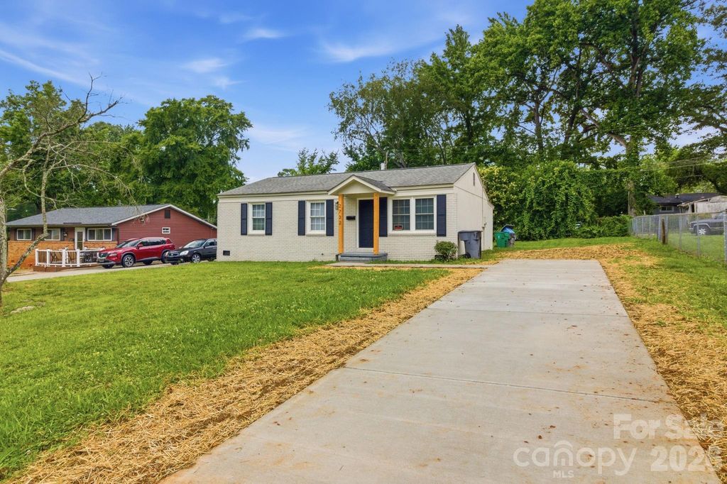 2732 Thornton Road, Charlotte, NC 28208