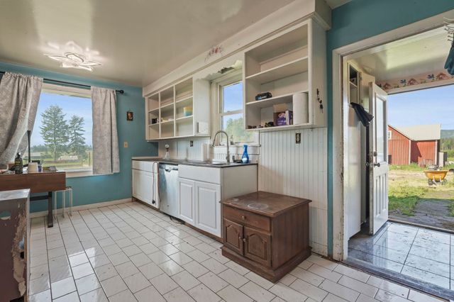 4454 Hwy 395 S Hwy, Clayton, WA 99110