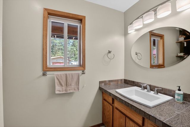 19202 E Elliot Rd, Mead, WA 99021