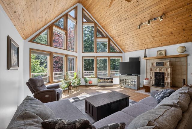 19202 E Elliot Rd, Mead, WA 99021
