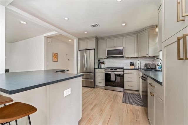 677 Hillandale SW Circle, Marietta, GA 30064