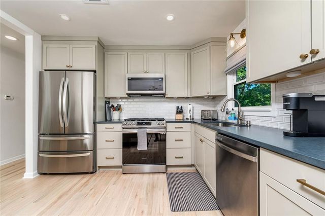 677 Hillandale SW Circle, Marietta, GA 30064