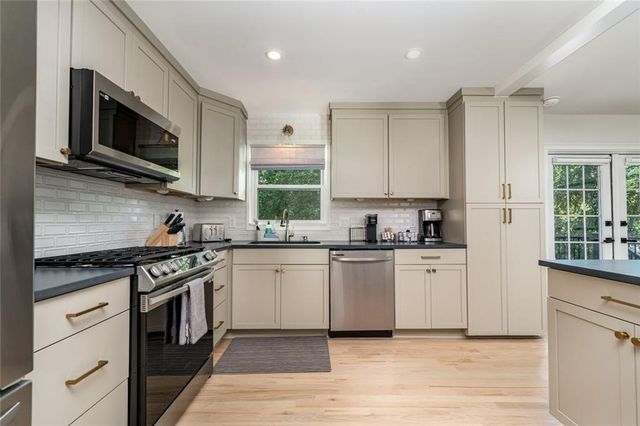 677 Hillandale SW Circle, Marietta, GA 30064